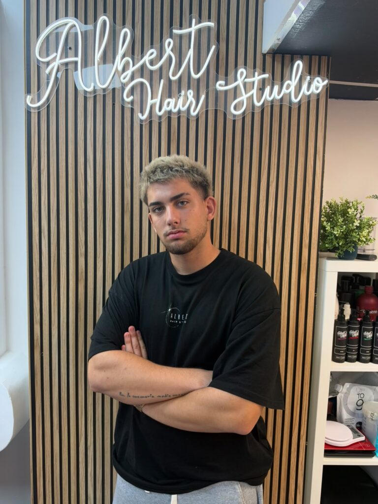 Juan, profesional de Albert Hair Studio